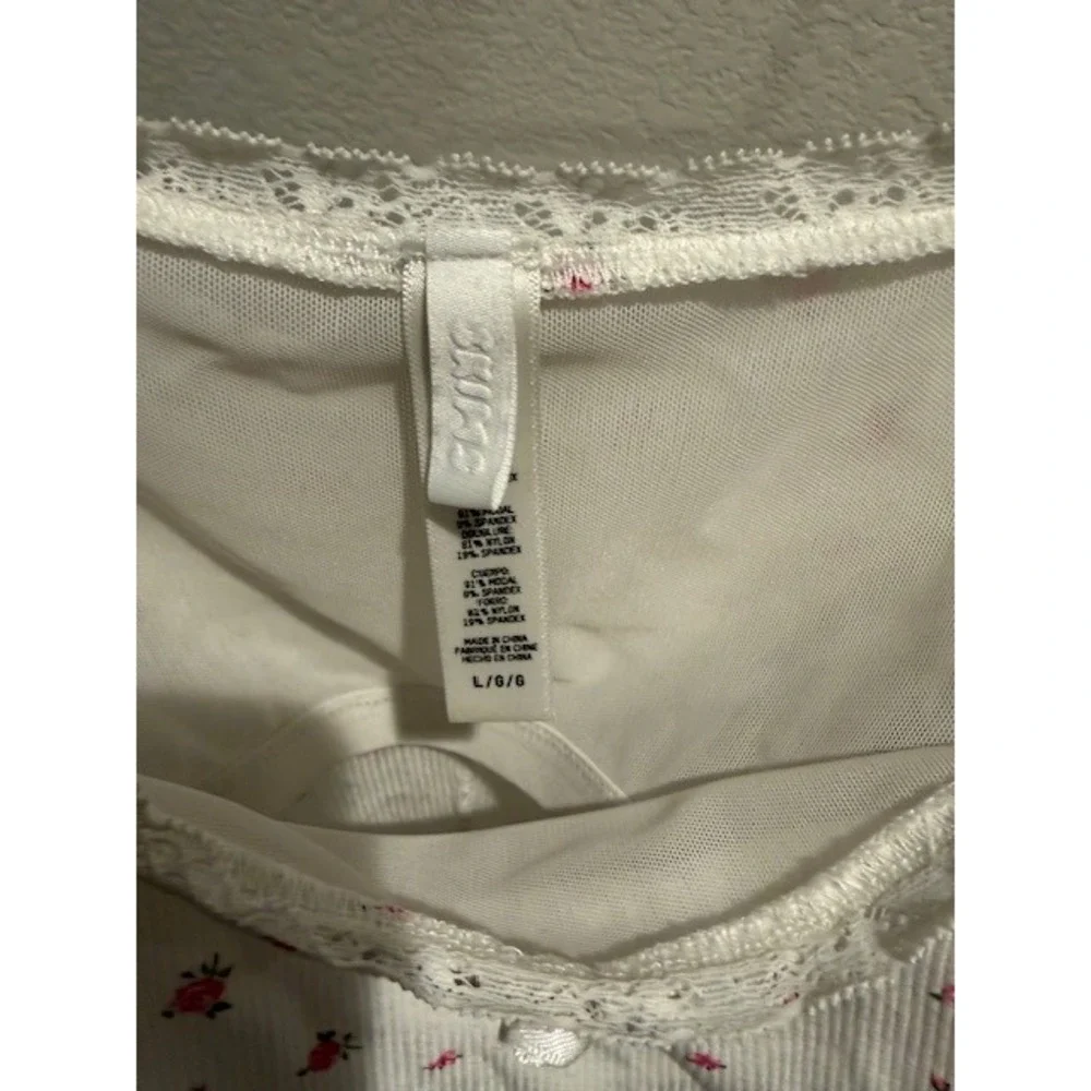 SKIMS Soft Lounge Lace Onesie Ditzy Rose Ribbed Romper White Floral L - Picture 5 of 8